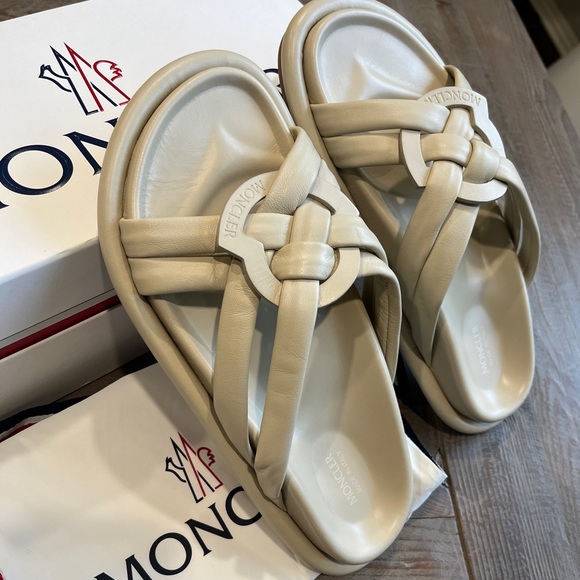 MONCLER BELL SOFT LEATHER SLIDES - Picture 4 of 11
